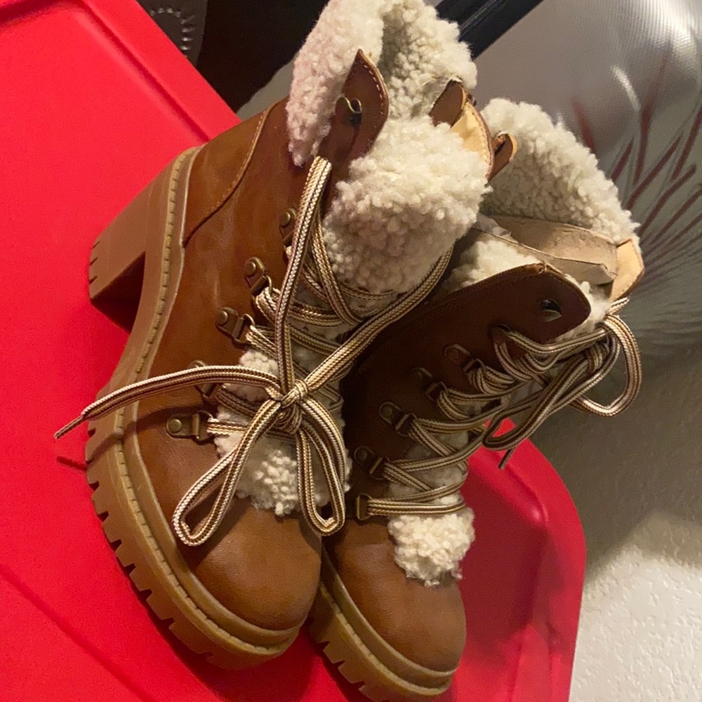 Universal Thread Aubrie Heeled Hiking Boots